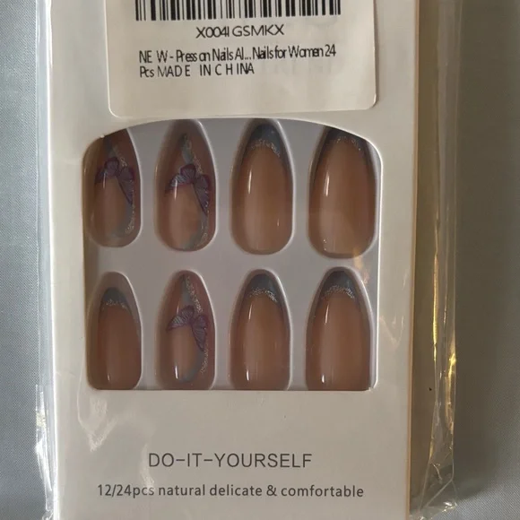 DIY Butterfly Press-On Nails - Natural Delicate Design - Picture 2 of 3